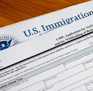 Recuerda la certificación experto en derecho de asilo