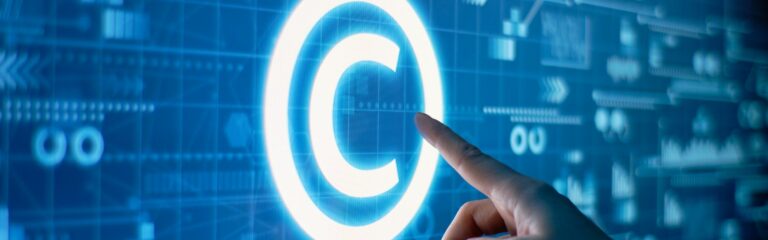 Conoce qué son los delitos contra la propiedad intelectual, sus tipos más comunes y cómo puedes proteger tus derechos como autor o creador.