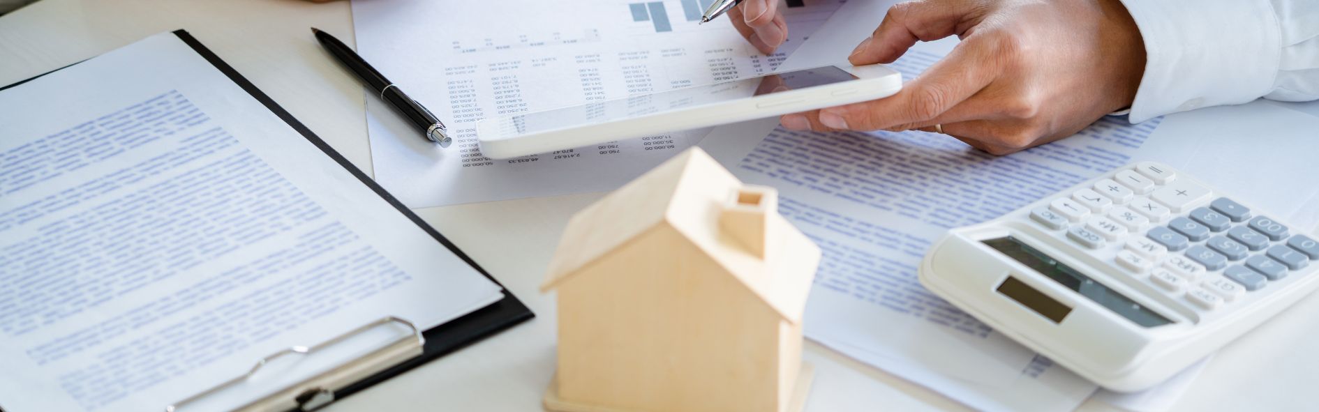 Descubre qué es el derecho inmobiliario, sus ramas y los actos que regula. Guía clara para entender la propiedad.